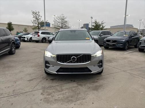2023 Volvo XC60 B5 Plus Bright Theme