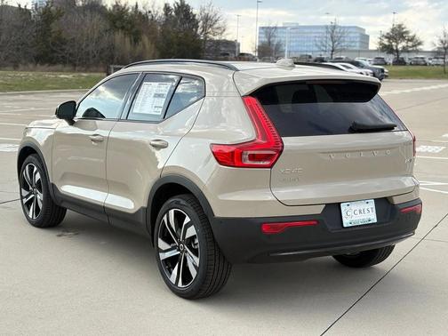 2026 Volvo XC40 B5 Plus