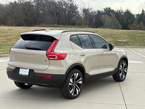 2026 Volvo XC40 B5 Plus