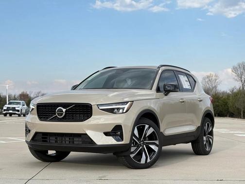 2026 Volvo XC40 B5 Plus