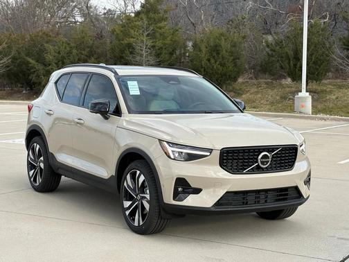 2026 Volvo XC40 B5 Plus