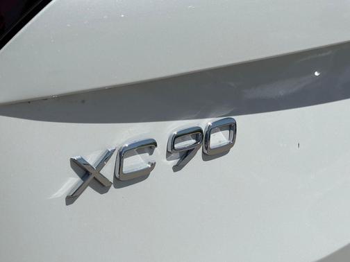 2025 Volvo XC90 Plug-In Hybrid T8 (2025.5) Plus 7-Seater
