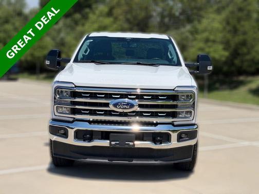 Oxford White 2025 Ford F-250 Lariat