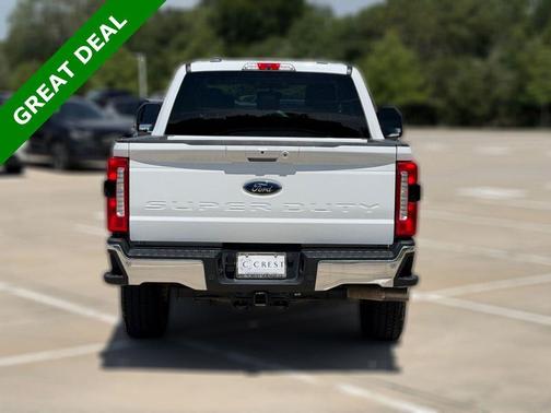 Oxford White 2025 Ford F-250 Lariat