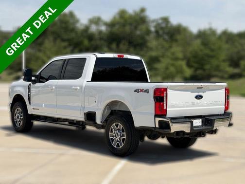 Oxford White 2025 Ford F-250 Lariat