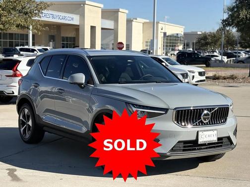 2025 Volvo XC40 B5 Plus Bright Theme