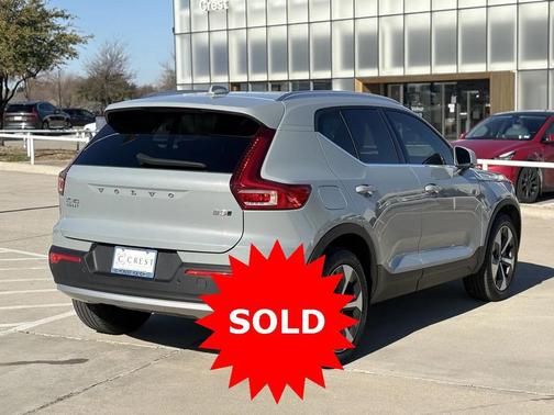 2025 Volvo XC40 B5 Plus Bright Theme