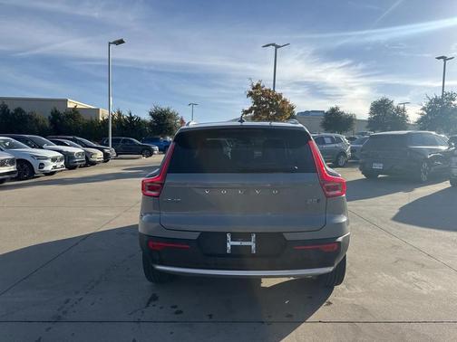 2025 Volvo XC40 B5 Plus Bright Theme