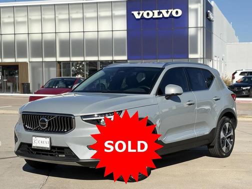 2025 Volvo XC40 B5 Plus Bright Theme