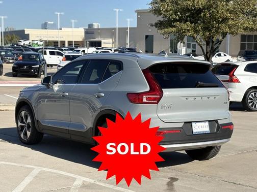 2025 Volvo XC40 B5 Plus Bright Theme