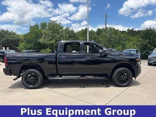 Diamond Black Crystal Pearlcoat 2025 RAM 2500 Big Horn Night Edition Plus Group