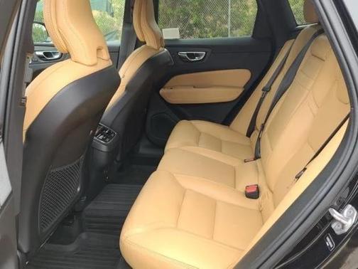 2022 Volvo XC60 B6 Inscription