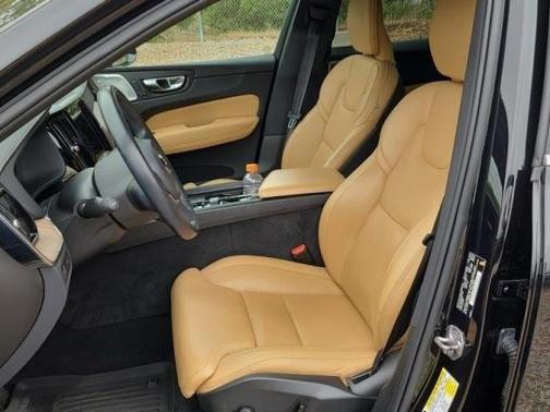 2022 Volvo XC60 B6 Inscription