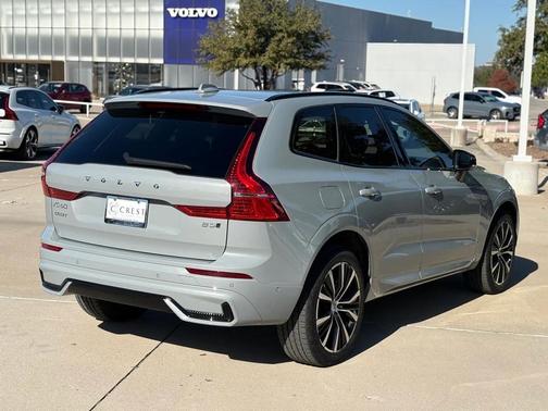 2025 Volvo XC60 B5 Plus