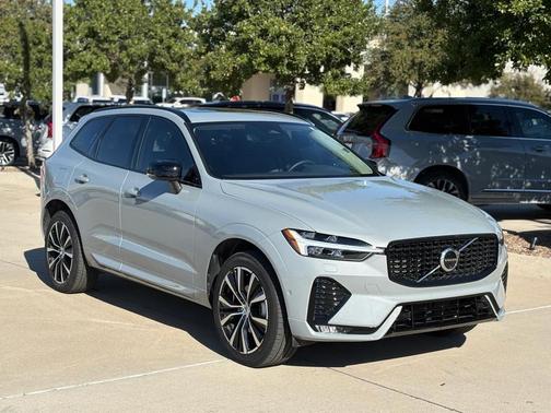 2025 Volvo XC60 B5 Plus