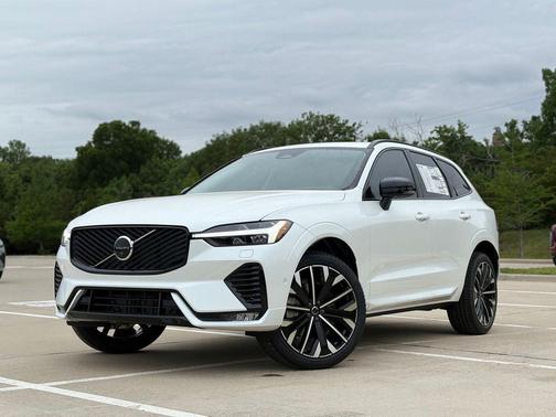 Crystal White 2026 Volvo XC60 B5 Ultra
