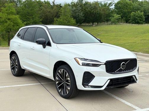 Crystal White 2026 Volvo XC60 B5 Ultra