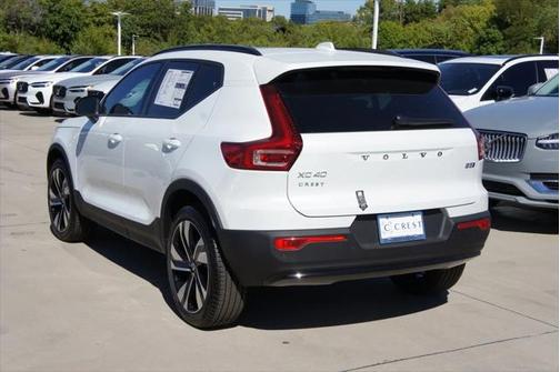 2025 Volvo XC40 B5 Plus Dark Theme