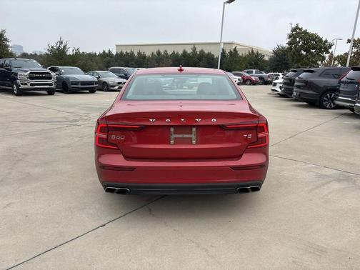 2019 Volvo S60 T5 Momentum