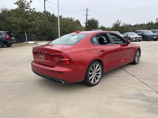 2019 Volvo S60 T5 Momentum