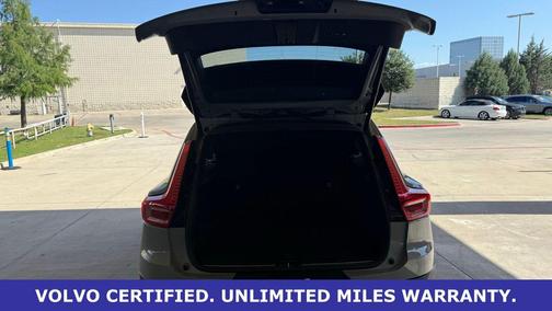 Vapour Gray Metallic 2025 Volvo XC40 B5 Plus Bright Theme