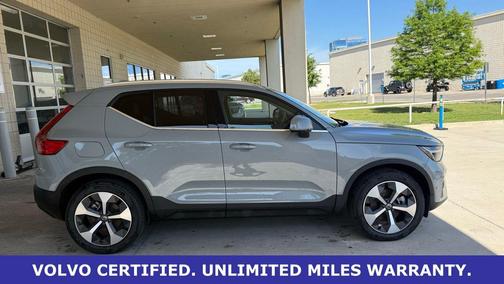 Vapour Gray Metallic 2025 Volvo XC40 B5 Plus Bright Theme