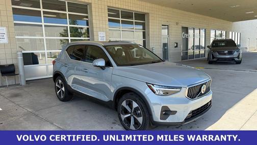 Vapour Gray Metallic 2025 Volvo XC40 B5 Plus Bright Theme