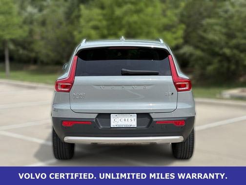 Vapour Gray Metallic 2025 Volvo XC40 B5 Plus Bright Theme