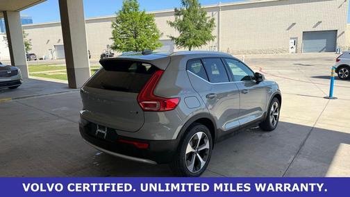 Vapour Gray Metallic 2025 Volvo XC40 B5 Plus Bright Theme