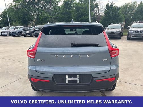 Thunder Gray Metallic 2023 Volvo XC40 B5 Plus Dark Theme