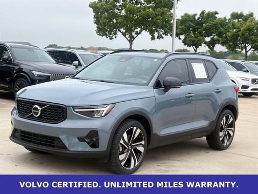 Thunder Gray Metallic 2023 Volvo XC40 B5 Plus Dark Theme