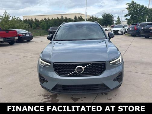 Thunder Gray Metallic 2023 Volvo XC40 B5 Plus Dark Theme