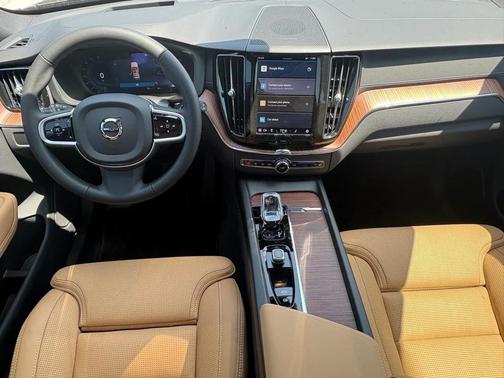 2025 Volvo XC60 B5 Ultra