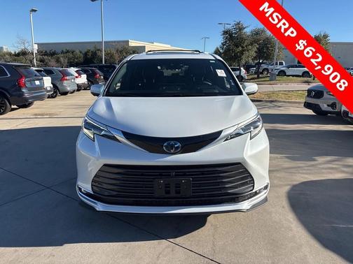 2025 Toyota Sienna Platinum