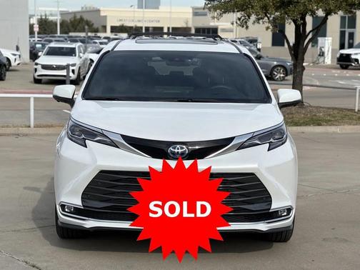 2025 Toyota Sienna Platinum