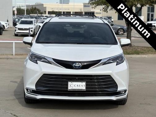 2025 Toyota Sienna Platinum