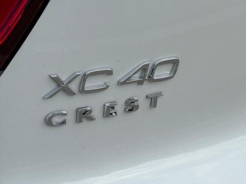 Crystal White 2026 Volvo XC40 B4 Plus