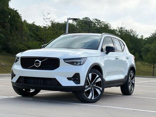 Crystal White 2026 Volvo XC40 B4 Plus
