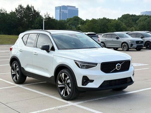 Crystal White 2026 Volvo XC40 B4 Plus