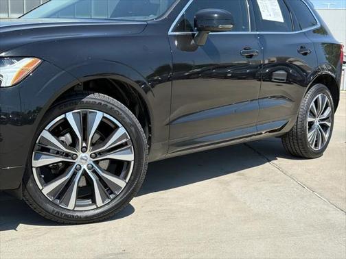 2022 Volvo XC60 B5 Momentum