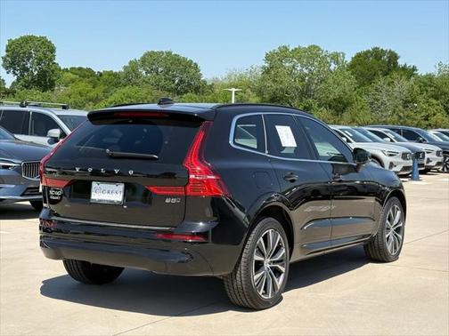 2022 Volvo XC60 B5 Momentum