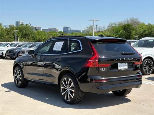 2022 Volvo XC60 B5 Momentum