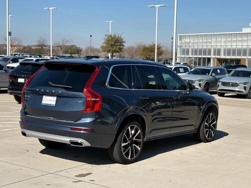 2020 Volvo XC90 Hybrid T8 Momentum