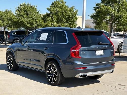 2020 Volvo XC90 Hybrid T8 Momentum