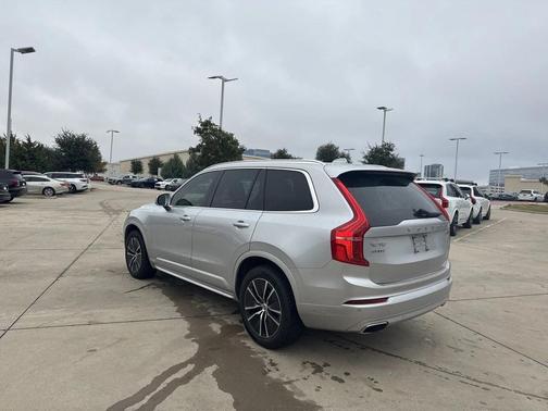 2020 Volvo XC90 T6 Momentum