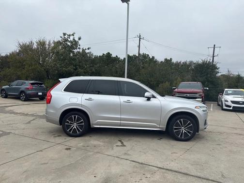 2020 Volvo XC90 T6 Momentum