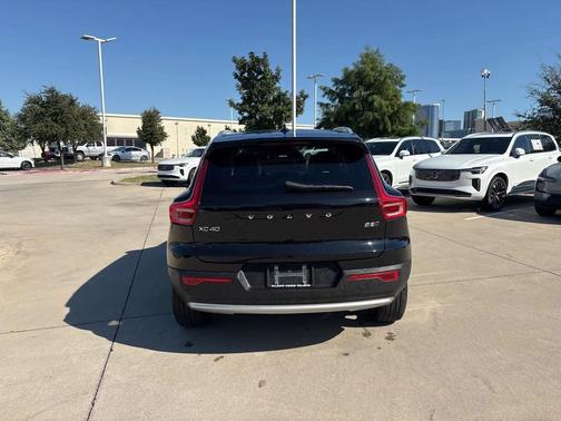2024 Volvo XC40 B5 Plus Bright Theme