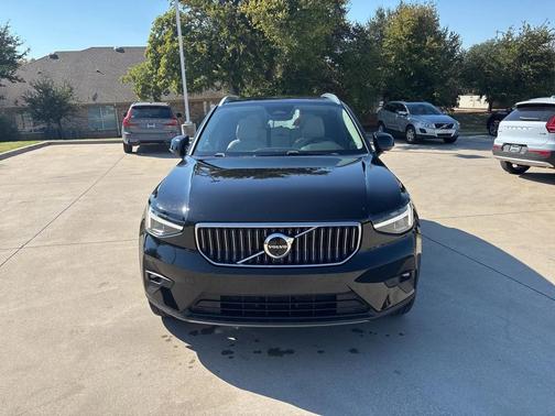 2024 Volvo XC40 B5 Plus Bright Theme