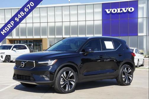 2024 Volvo XC40 B5 Plus Bright Theme