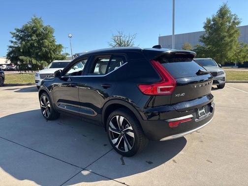 2024 Volvo XC40 B5 Plus Bright Theme